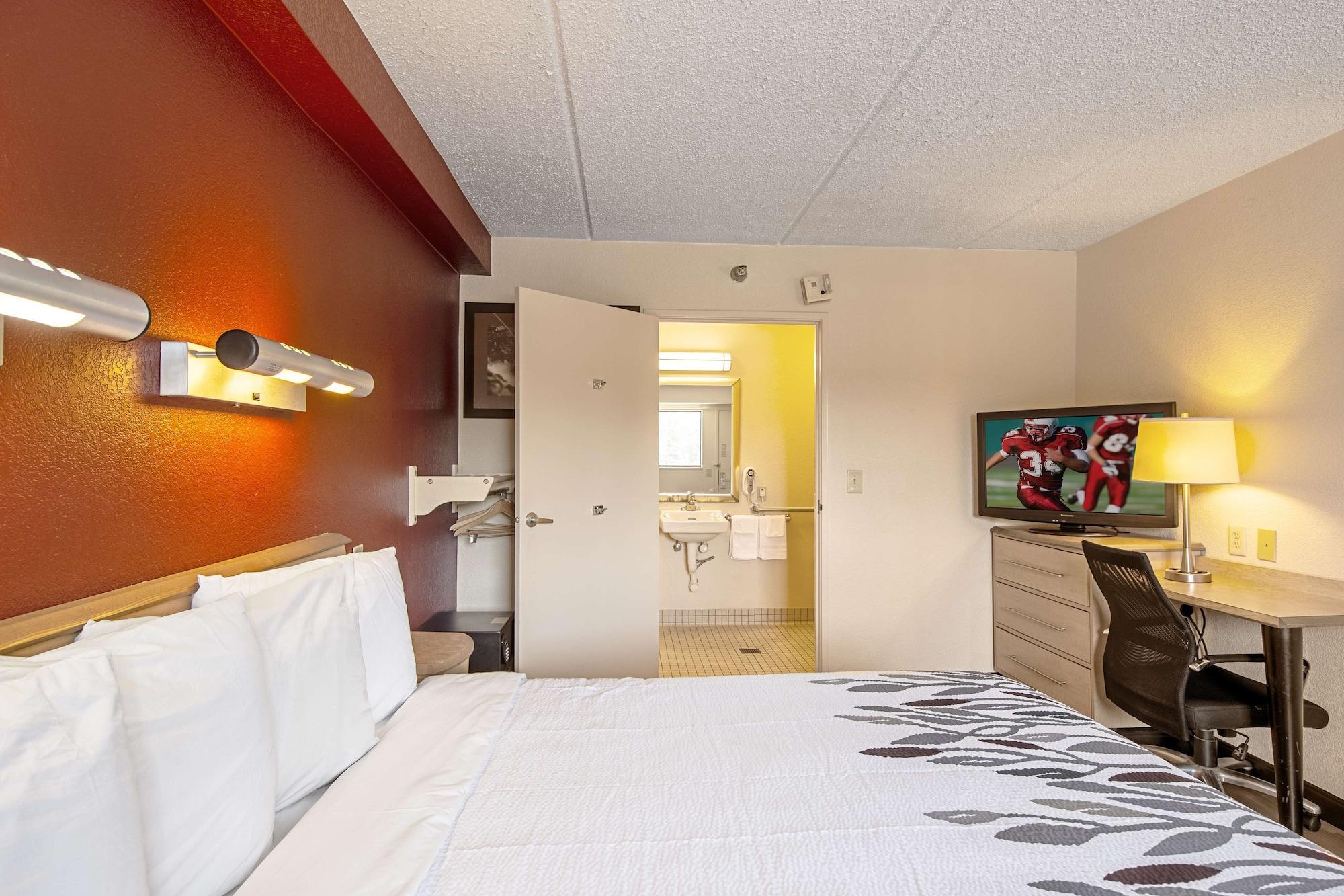 Red Roof Inn Canton Exterior photo